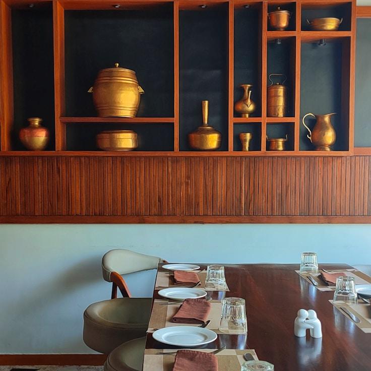 Casual restaurant with booth seating